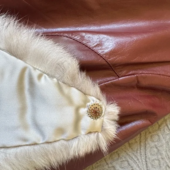 Vintage 70s style Women's Burgundy Leather Coat - Picture 9 of 10